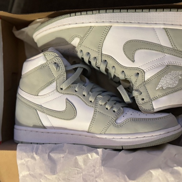 Nike Air Jordan 1 High OG - Seafoam/White size 8.5 women’s - Picture 2 of 10